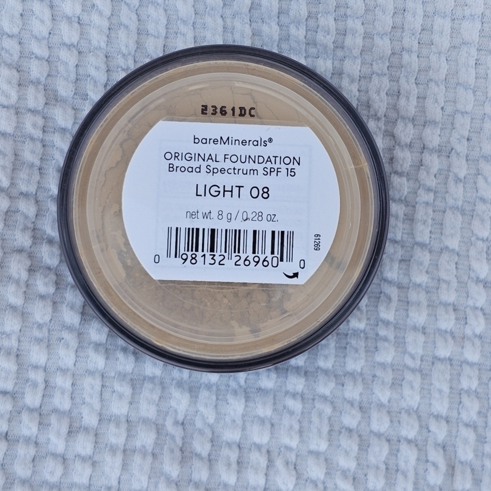 bareMinerals Original Loose Powder Foundation with SPF 15 Shade Light 08 - Picture 3 of 4